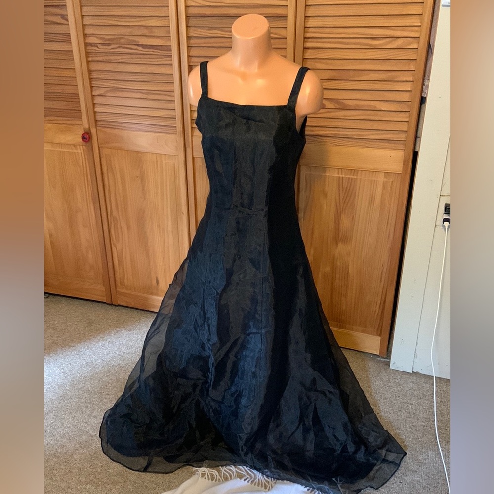 FORMAL GOWN COSTUME FLOOR LENGTH SIZE 8 black  sheer overlay fully lined